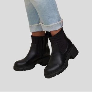 Torrid || Chelsea Bootie Faux Leather Black || 10WW